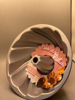 Carbon Steel Bakeware Non-Stick Vortex-Shaped Kugelhopf Mold Tube Cake Pan for Oven Baking