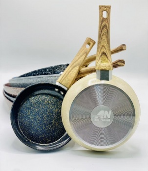 Hot Selling Nice Quality Wooden Handle Non-Stick Frying Pan Skillet Granite Coating Egg Pan Healthy Stone Cookware Pan