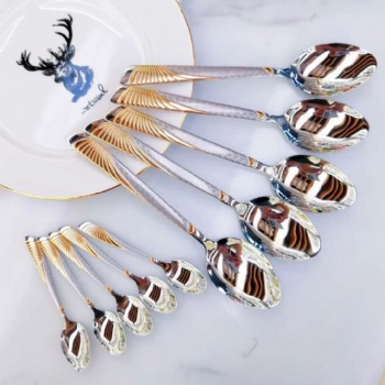 Stainless Steel Cutlery Set Golden Handle Spoon Fork Knife Craftsman Design with Mirror Polish